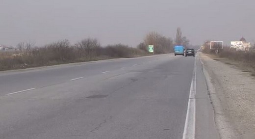 В Пловдив: Кифли фучат със зверска скорост, фукат се с ВИДЕО минавайки на червено, а на задната седалка дете