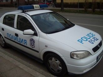 Разбиха и ограбиха колата на турчин на паркинг по АМ