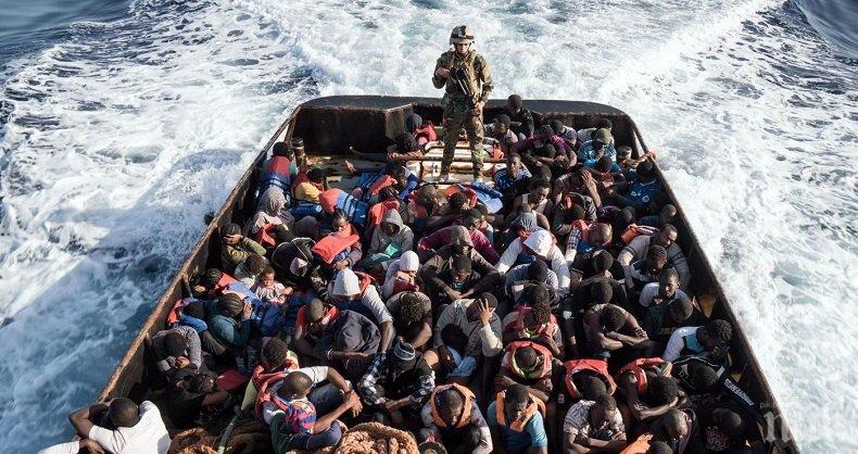Испания спаси 450 мигранти, бедстващи в Средиземно море