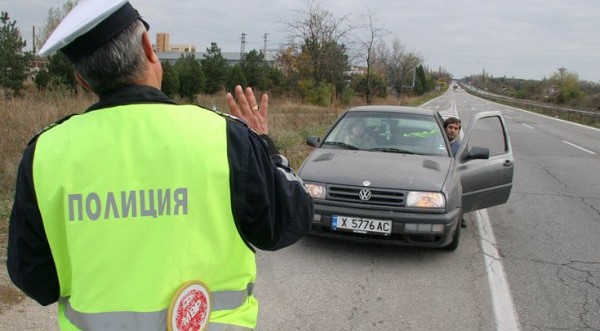 Пиян шофьор си спретна брутална гавра с полицаи
