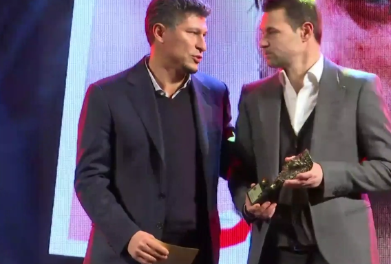 Мартин Камбуров е №2 на „Футболист на годината 2017“, Императорът грабна и приза за мъжество! №1 е Ивелин Попов, трети остана Неделев