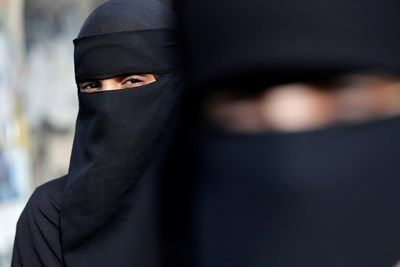 Жена с ислямска забрадка стана депутат в босненския сръбски парламент