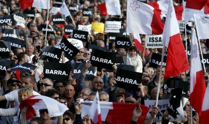 Демонстранти в Малта искат оставката на премиера заради Панамалийкс