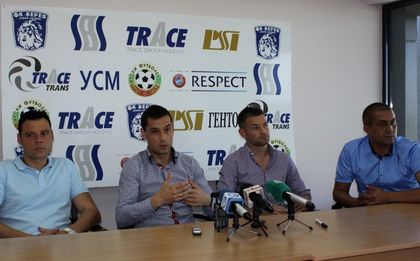 Треньорският щаб на Верея със стаж в Манчестър Юнайтед