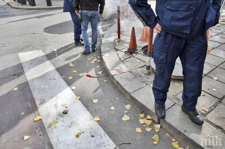 ТЕЖЪК ИНЦИДЕНТ: Пенсионер пропадна в отворена шахта в центъра на София, пострада сериозно (СНИМКИ)