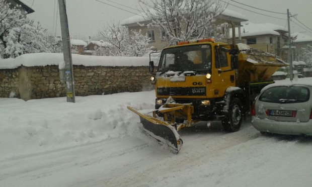 Обстановката в община Карлово е усложнена заради снега