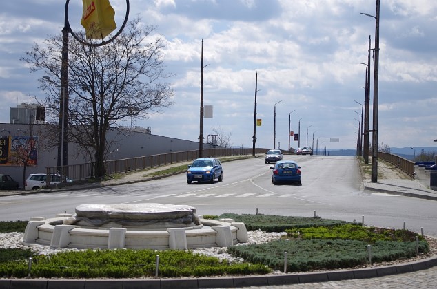 Община Казанлък разработва обходни маршрути за ремонта на надлеза в града