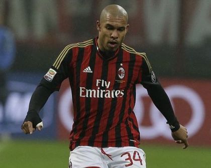 Милан продава халф