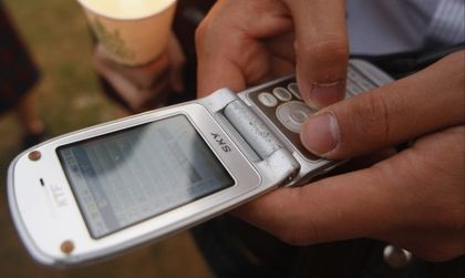 6-годишен бежанец спаси 14 с SMS: Помощ! Задушаваме се!