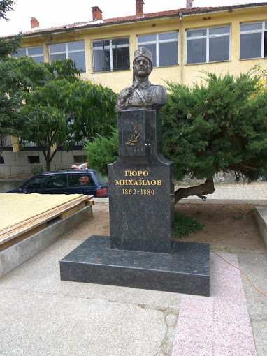 Откриха паметник на Гюро Михайлов в Розовец