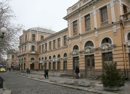 Старозагорец плаща с фалшиви 100 лева в Пловдив