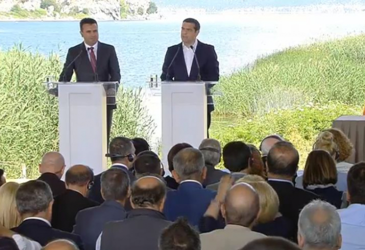Официално! Ципрас и Заев подписаха историческия акт! Македония вече е с ново име! (СНИМКИ)