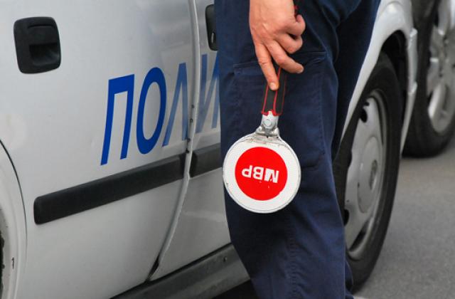 Полицаи отказаха подкуп от 150 евро