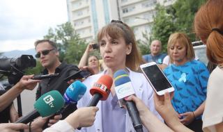 Колеги излизат на протест в подкрепа на уволенената медицинска сестра Мая Илиева