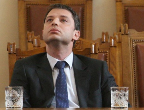 Делян Добрев иска 2 млн. лева за сондажи заради урана