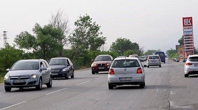 Куклен затваря Асеновградско шосе с жива верига, не иска крематориум