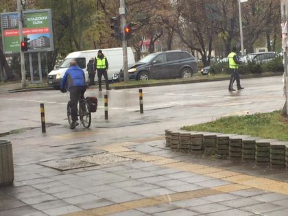 Джип се заби в такси на кръстовище в Пловдив СНИМКИ