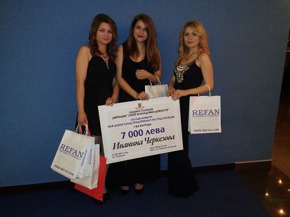 Студентки отварят цех за безглутенови храни с парите от награда
