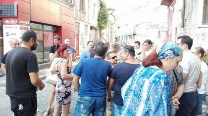 Лют скандал в Капана, заради 2 улици! Едните искат по-скъпи имоти и клиенти, а другите, къде да паркират СНИМКИ