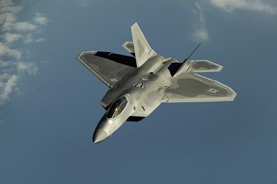 Единият пилот е загинал при катастрофата на военен учебен самолет в Пелопонес