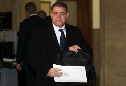 Приеха по спешност министър Ненчев във ВМА!