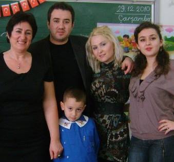 СНИМКИ: Местан зарязал първата си съпруга и сина и щерката