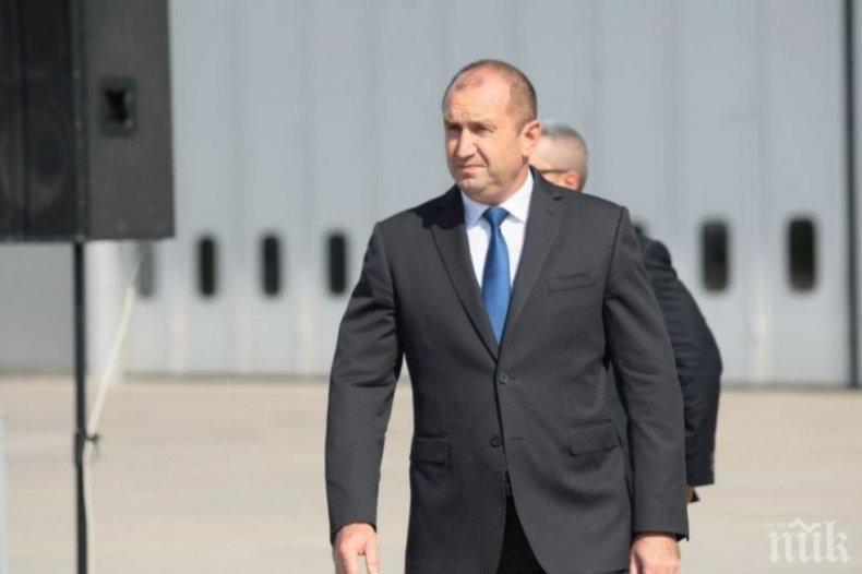 Румен Радев връчва наградите 