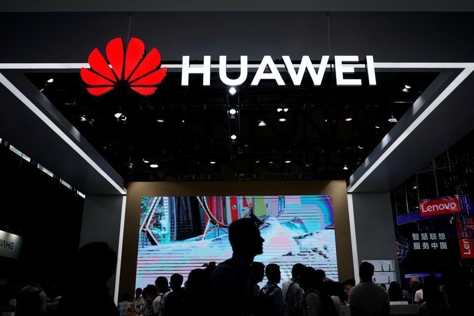 И Чехия обмисля забрана на продукти на Huawei за инфраструктурата си