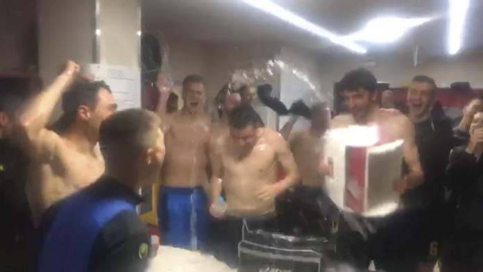Вижте как футболистите на Ботев празнуваха победата в съблекалнята