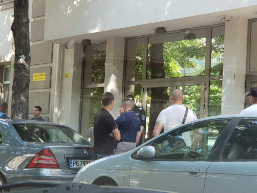 Колеги на Ангел, заклал полицая Добромир заради дознателката Люба в Пловдив, с разкрития за военния (СНИМКИ)