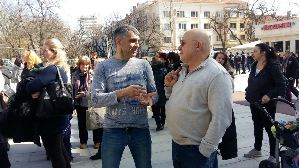 Медицински специалисти от Стара Загора на протест (СНИМКИ)