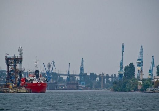 Силният вятър затвори пристанищата във Варна и Балчик