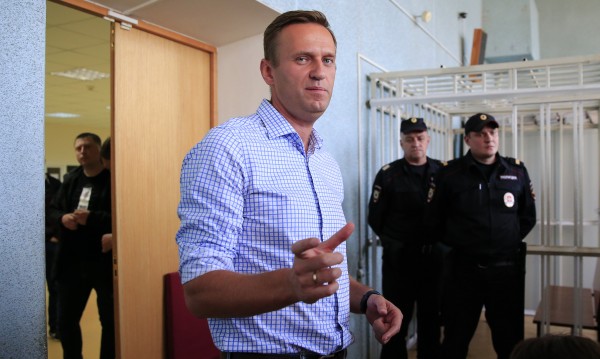 Съмнения: Навални никога не е имал алергия, а сега...
