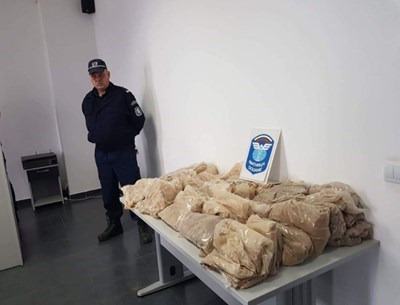 Прокуратурата иска задържане под стража за задържани със 712 кг хероин иранци
