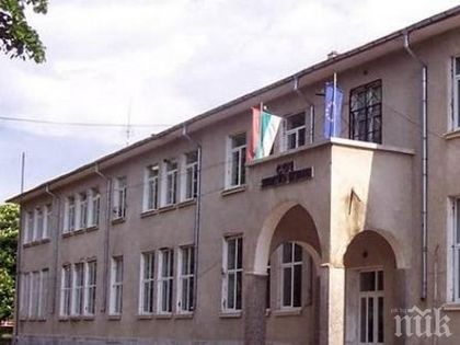 Бейбум в Сунгурларе, училището пълно с деца