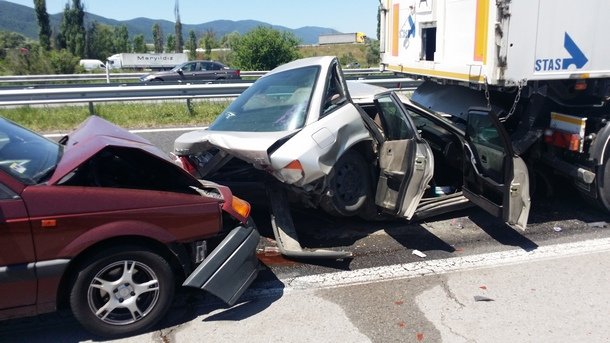 Меле на пътя Пловдив - Карлово, 5 са ранени!