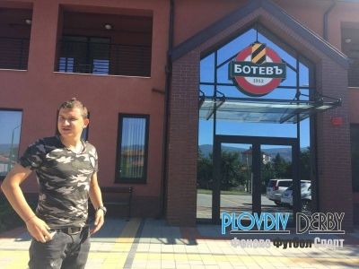 До минути: Тодор Неделев става футболист на Ботев за следващата 1 година