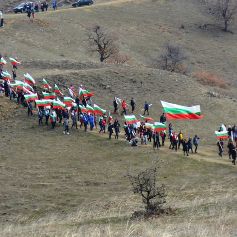 Благоевград: Стотици жители и гости на Симитли се включиха в поход до историческата местност Кръста над село Ракитна