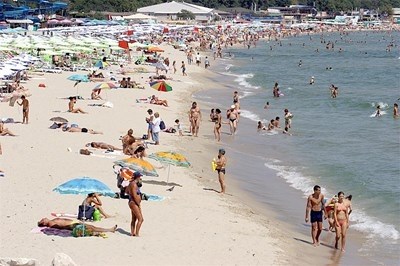 Деца попаднаха в дънна яма на Южния плаж във Варна, едното е болница