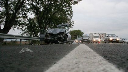По погрешка: Пловдивски бус влезе в
насрещното и удари джип на АМ "Тракия"