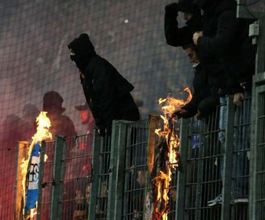 Грозни сцени и запалени знамена в Бундеслигата