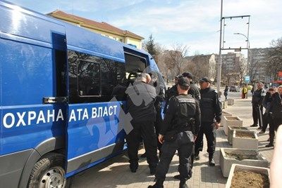 Съдът остави в ареста бащата на провесеното момиче във Варна