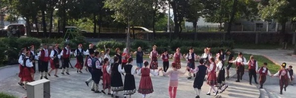 Бургас: Село Бата отбеляза своя празник с концерт, народни борби и състезание по мотокрос