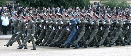 Все повече момчета искат да върнат казармата