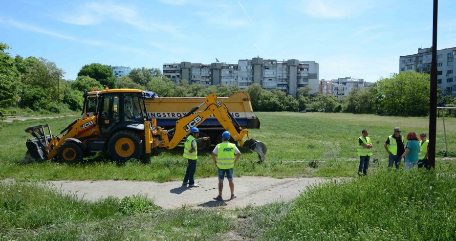 Започва изграждане на спортния комплекс на ул. „Студентска“ във Варна (снимки)