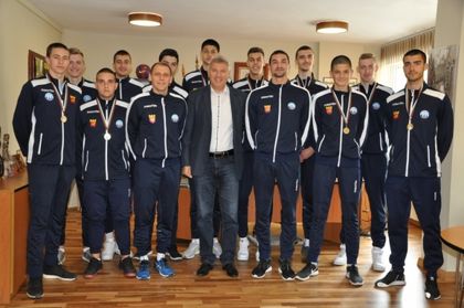 Шампионите от Пирин U20 с визита при кмета на Разлог