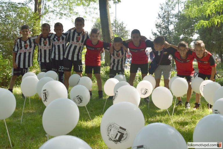 Локомотив организира „Футболно лято“ за децата от школата