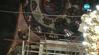 Спасяват с робот вековни стенописи в Бачковския манастир