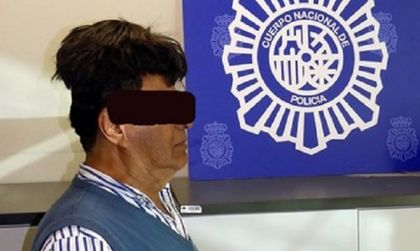 Мъж реши да хване полета си с 500 грама кокаин под перуката