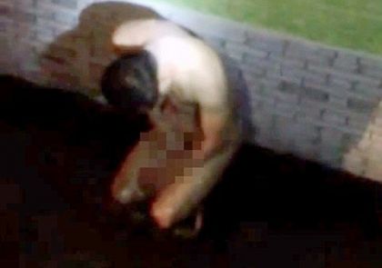 Учител изнасили ученичка, родители жестоко го наказаха (СНИМКИ/ВИДЕО 18+)